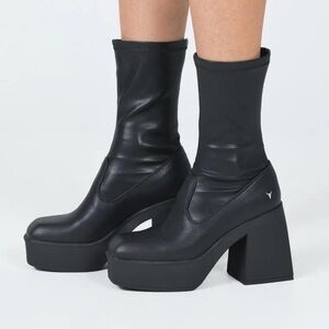 WINDSOR SMITH BADDEST BLACK STRETCH SOCK BOOTS size 8 from
Princess Polly